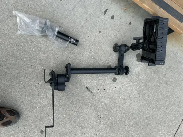 Computer mount in Other in Edmonton - Image 4