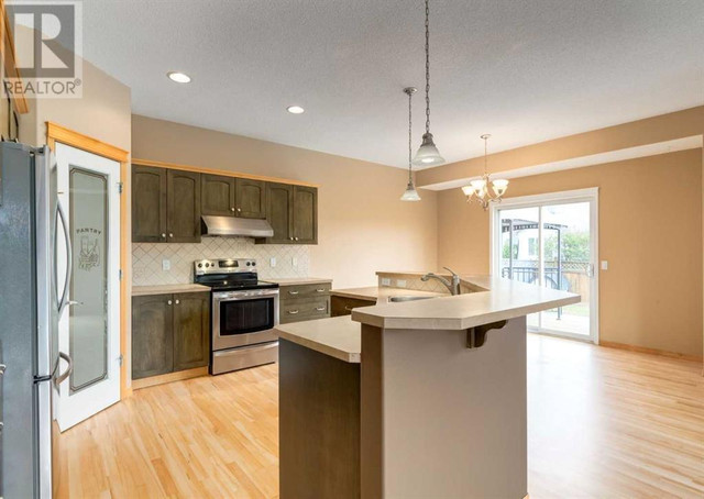 Beautiful 4-Bedroom Family Home for Rent in Chestermere in Long Term Rentals in Calgary - Image 2