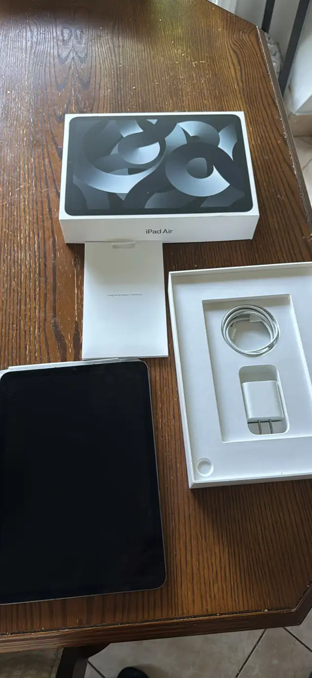 iPad Air 5 génération Price Négociable in iPads & Tablets in Laval / North Shore - Image 3