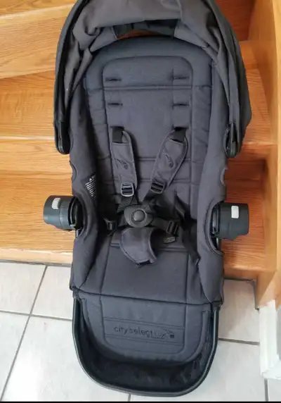 City select lux seat like new, View more