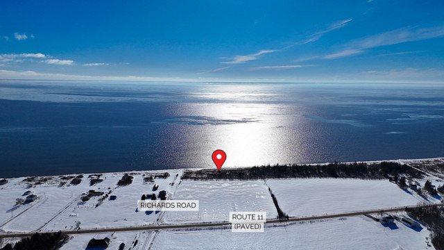 WATERFRONT 4.8 ACRES ON A BEAUTIFUL BEACH in Land for Sale in Summerside - Image 2