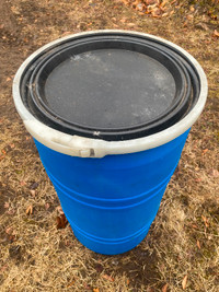 barrel with sealed lockable lid
