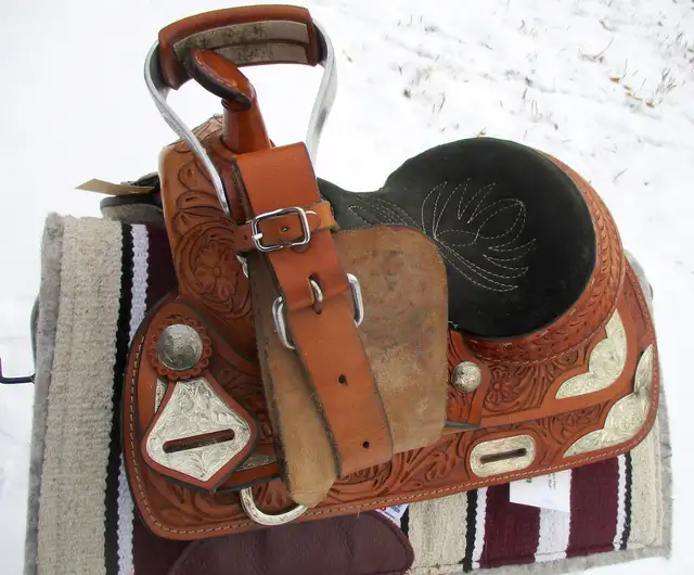 USED 10" MINI SHOW SADDLE in Equestrian & Livestock Accessories in Dawson Creek - Image 10