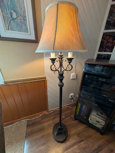Lampe sur pied, View more