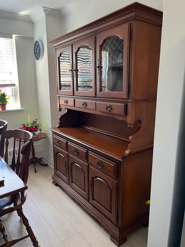 Hutch and Buffet set in Hutches & Display Cabinets in Hamilton - Image 4