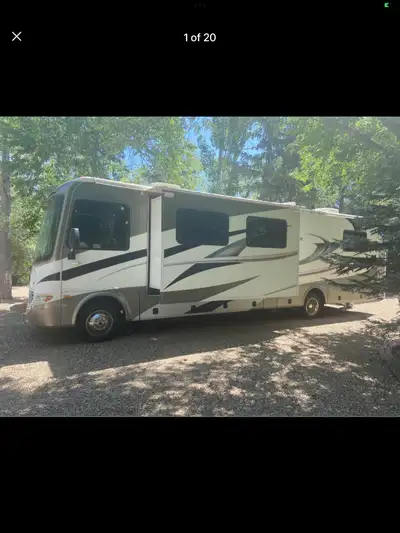 Get ready to hit the open road in this well-maintained 2009 Coachman Mirada, a Class A motorhome des...