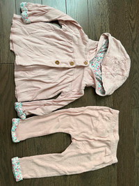 Baby girl pink outfit from Carters size 9 months