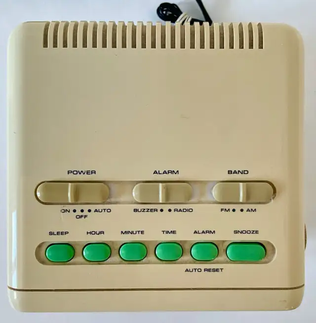 Vintage 1980 Collection Soundesign Cube Alarm Clock Radio63417655357955123