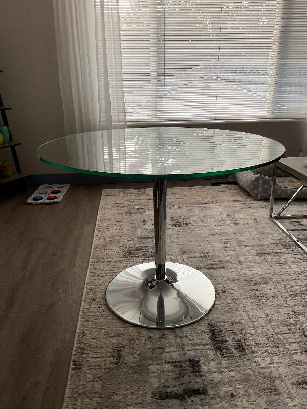 Round Glass Table - seats 4 in Dining Tables & Sets in Vernon - Image 3