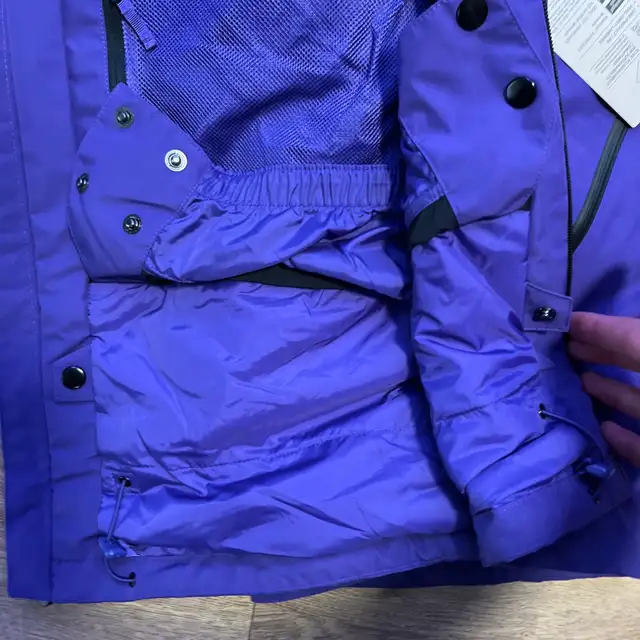 Burton Reserve GoreTex 2L Ski/Snowboard Jacket in Men's in Charlottetown - Image 10