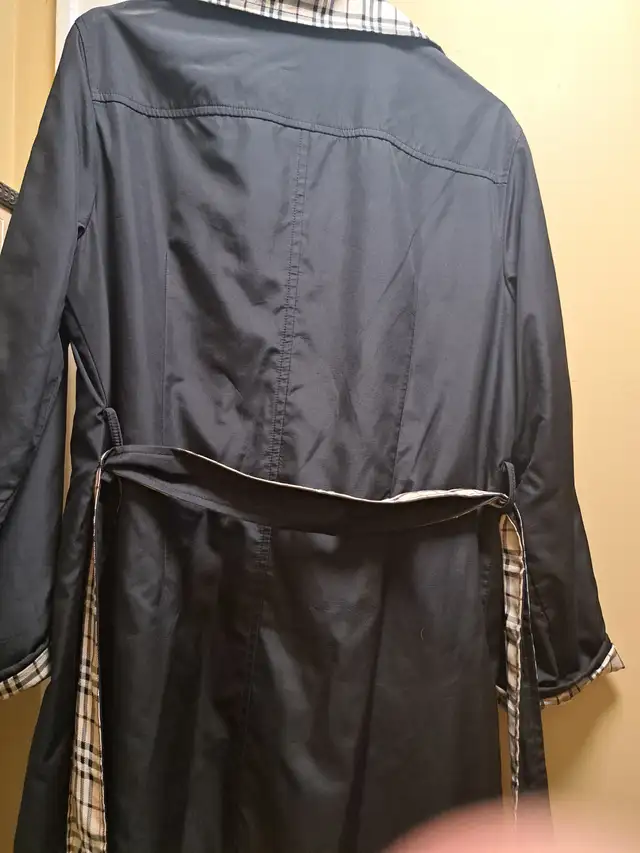 Burberry London Jacket Coat Full Zip Belted Water Resistant in Women's - Tops & Outerwear in City of Toronto - Image 4