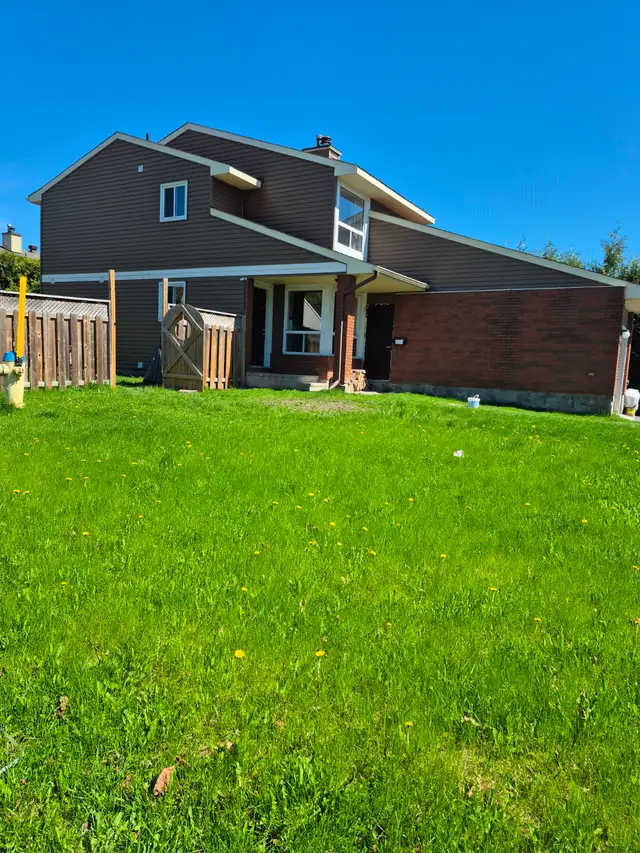 Single Family,2 Story,4+Rooms home,Saxony/Stonehenge