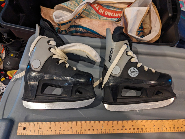 Hockey skate - preschooler - black in Hockey in Calgary