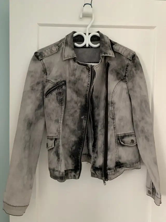 Women’s Jean Jacket in Women's - Tops & Outerwear in Guelph - Image 2