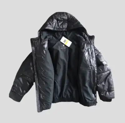 New with tags. Pick up near Davisville Station, Toronto. Fabric: 100% nylon Closure: Zipper Lining:...