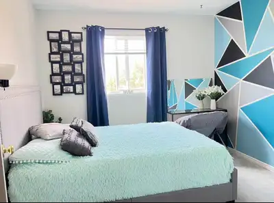 FEMALE ROOMMATE WANTED
