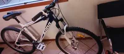 Selling my Kona Hardtail mountain bike, Here are some of the specs: * Frame Size: Medium * Brakes: h...