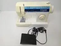 Singer Sewing Machine Electronic 3317c - Tested and Working