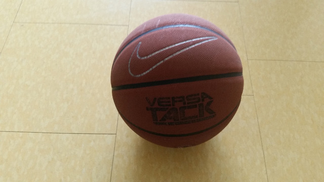 ballon de basket dans Basketball  à Ville de Montréal