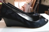 Coach Women's Peep Toe Wedge Heels Shoes Size 7.5B Black Beige