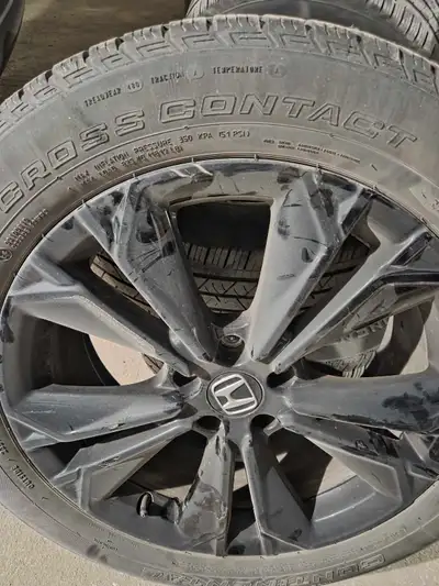 2025 rims and tire . Tires are really good condition. Saling it cause don't need them anymore. Serio...
