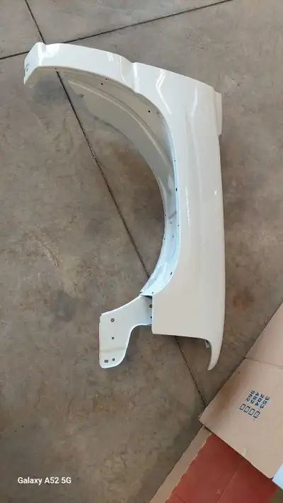 For sale is a pair of genuine GM fenders for a 1999-2002 Chevrolet Silverado. These are southern fen...