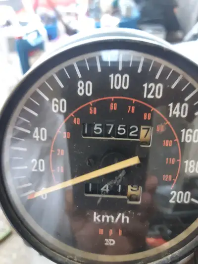 -Selling Cb 650 Honda -Showing 15752 kms. -Diamond in the rough . Can be heard running, needs finish...