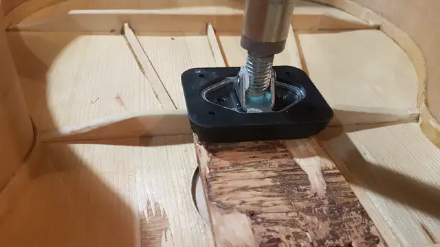 Luthier.64595463805059124