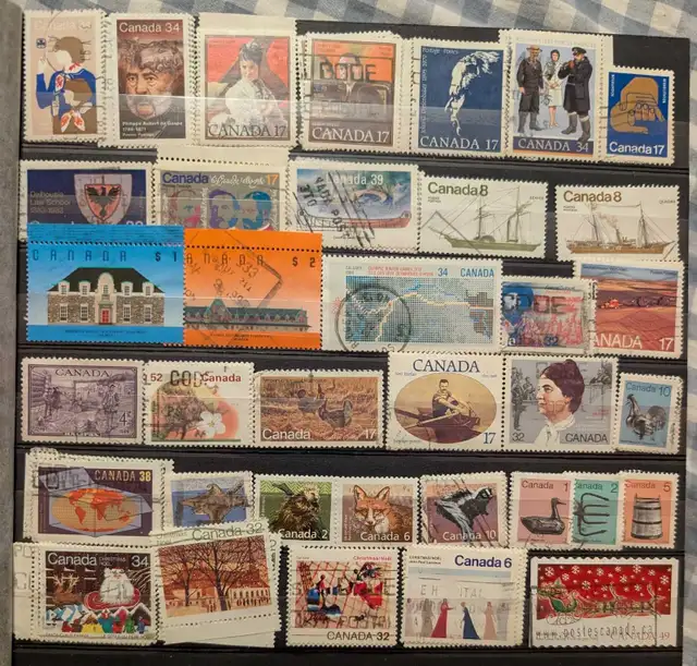 Stamp Collection --- Canada in Arts & Collectibles in Oshawa / Durham Region - Image 3