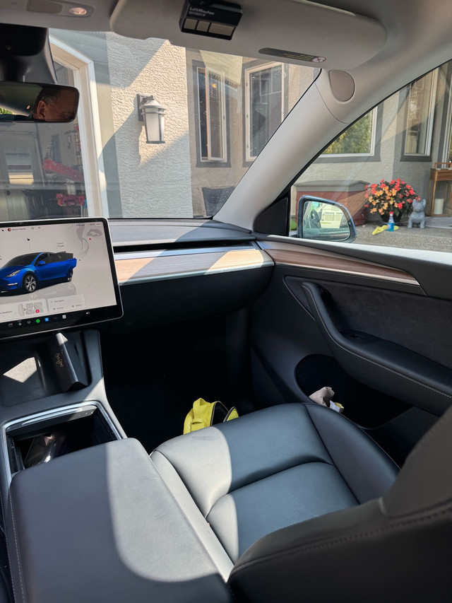 2022 Tesla Model Y in Cars & Trucks in Calgary - Image 4