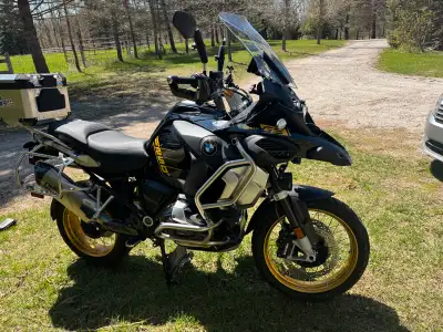 2021 R1250GSA fully loaded. Comes with Denali D3’s, B6 brake lights and a split sound bomb. It also...