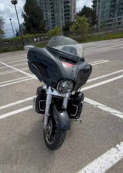 I am selling my 2019 Harley Davidson Electra Glide Standard with about 32000 plus km on it due to I...