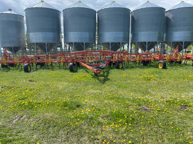 2000 8810 bourgault 60ft in Farming Equipment in Red Deer