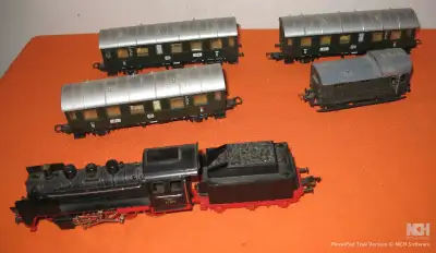 HO FLEISCHMANN 00 Engine #24001 --2-6-0 four Fleischmann Coach Car - Run on same gauge track as Horn...