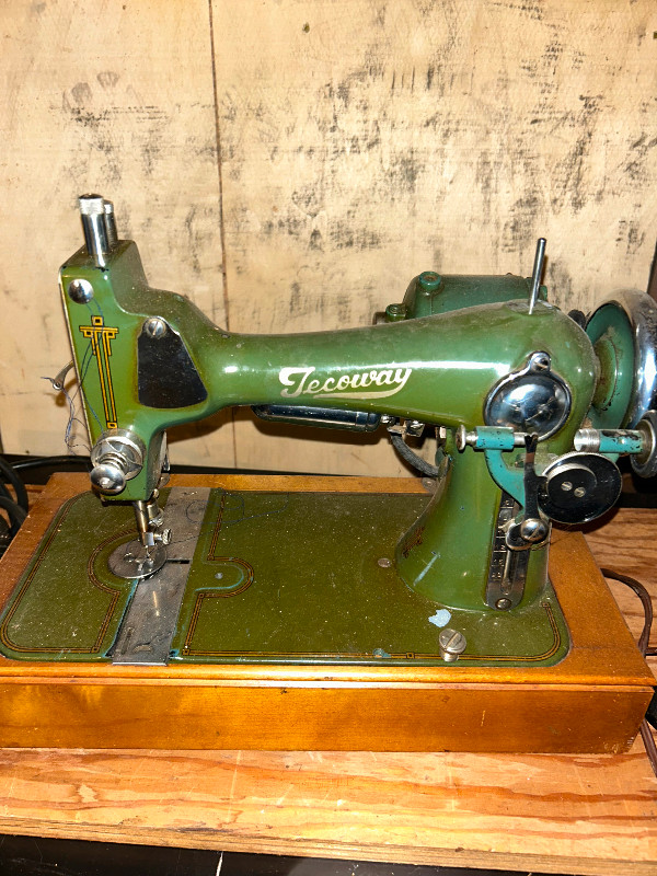 Moulins à coudre antique. Vintage sewing machines dans Loisirs et artisanat  à Laval/Rive Nord - Image 2