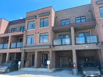 3 Bedroon New Town House for Lease