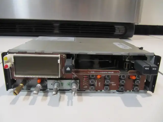 Vintage Rare Jensen JS-9400 4x4 All Terrain Car Stereo Cir 1992 in Arts & Collectibles in Mississauga / Peel Region - Image 5