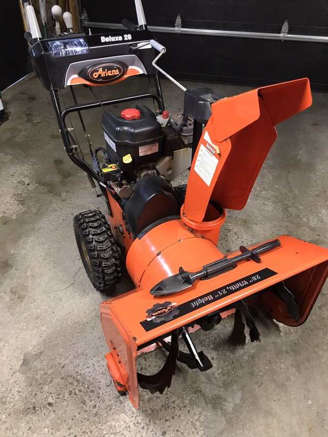 ARIENS DELUXE 28” SNOWBLOWER Snowblowers Ottawa Kijiji