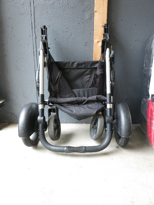 Baby fold able, compact stroller in Strollers, Carriers & Car Seats in Oakville / Halton Region - Image 4