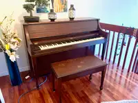 Upright piano for sell