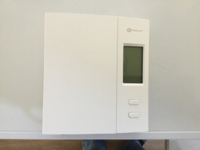 Electric baseboard heat thermostats dans Chauffage et climatisation  à Whitehorse - Image 2