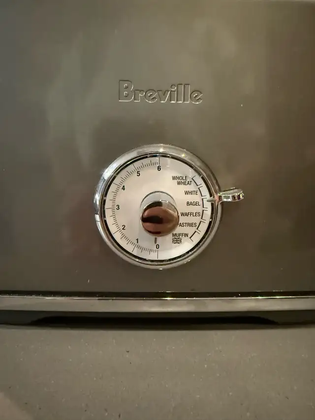 breville Toast Select Luxe Toaster (brand new) in Toasters & Toaster Ovens in City of Toronto - Image 4