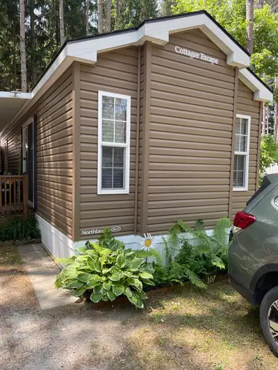 2015 Northlander Cottager Escape trailer, 41 ft x 12 ft custom built, in excellent condition, locate...