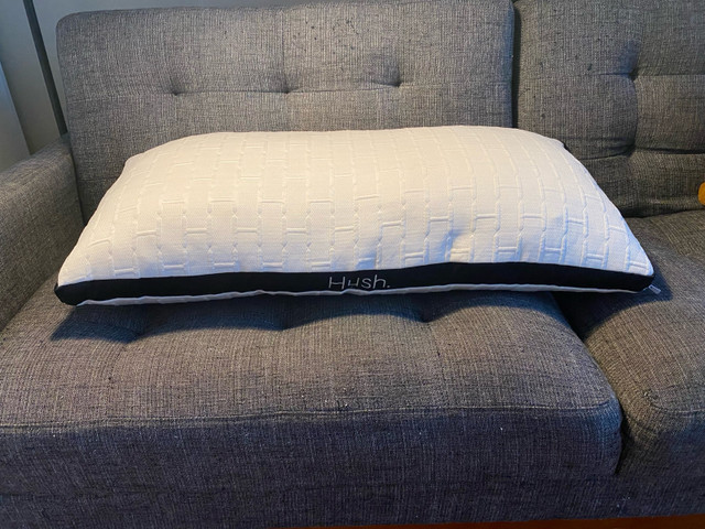 Hush Hybrid Adjustable Cooling Pillow - King in Bedding in City of Toronto - Image 2