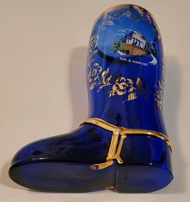 Vintage San Marino Cobalt Blue Glass Boot Glass w/ Gold Flowers in Arts & Collectibles in Oshawa / Durham Region - Image 9