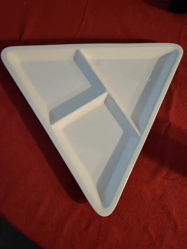 Triangle, divided serving platter628647448071691221