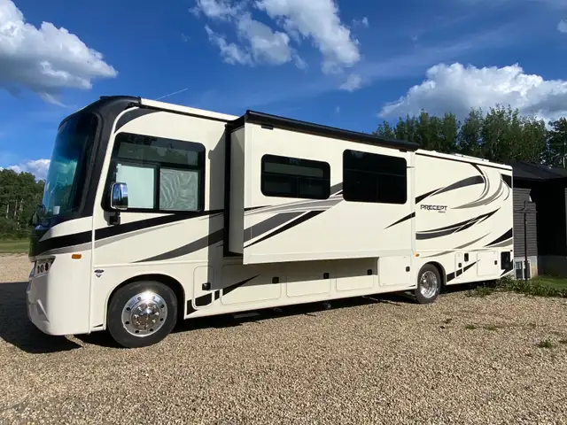 2022 Jayco Precept 37G Motorhome in RVs & Motorhomes in Grande Prairie - Image 2