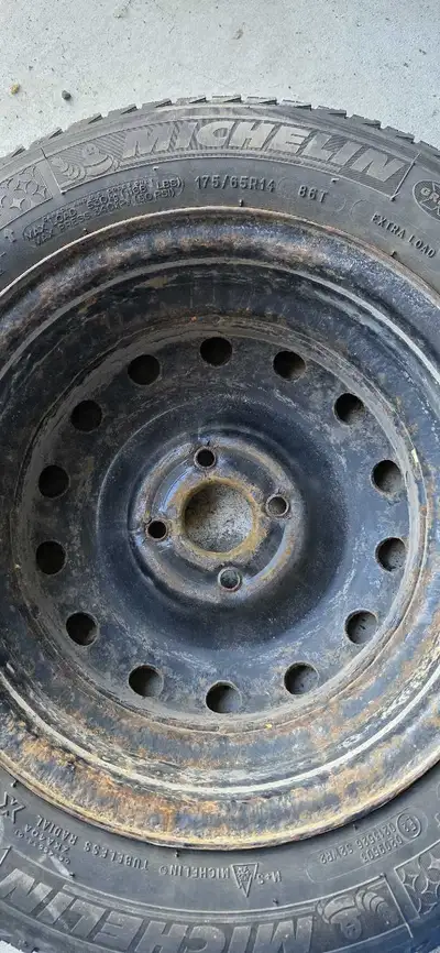 In Brampton. A set of four Michelin XIce tires and steel rims 14" (175/16/R14) used on Honda Fit now...