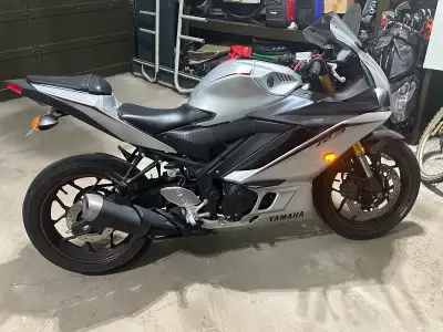 Selling my 2020 Yamaha R3 ABS. Excellent beginner friendly sport bike with enough power to stay fun...