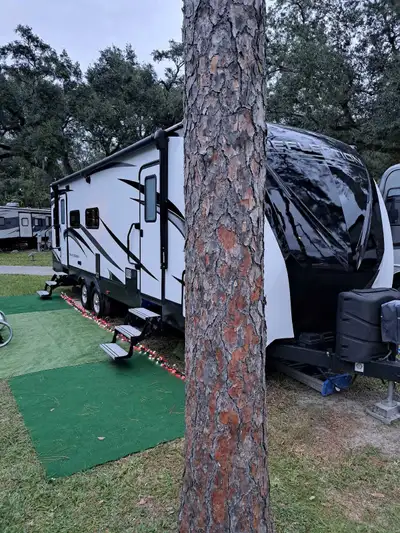 Model 287RLTS Perfect couples unit Check out youtube videos on it New tires Upgraded suspension morr...